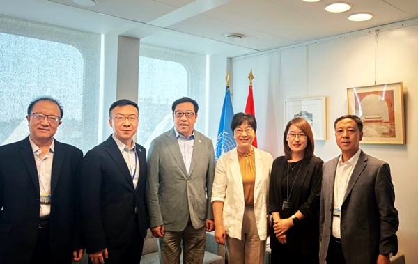 与中国常驻联合国教科文组织代表团杨新育大使交流3.jpg