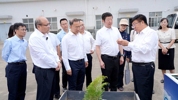 2.谷振春一行调研旱研院.jpg
