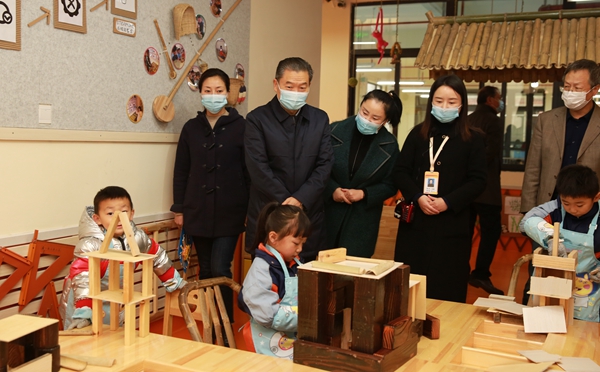 288fca60315d42d3ad85548f2c62973a.jpg 3李兴旺书记在镇巴县恒大幼儿园调研_副本.jpg