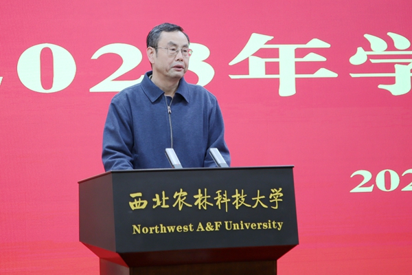 98ba372fc17a443a83e96c54d778a381.jpg 马建华宣读有关表彰决定.jpg